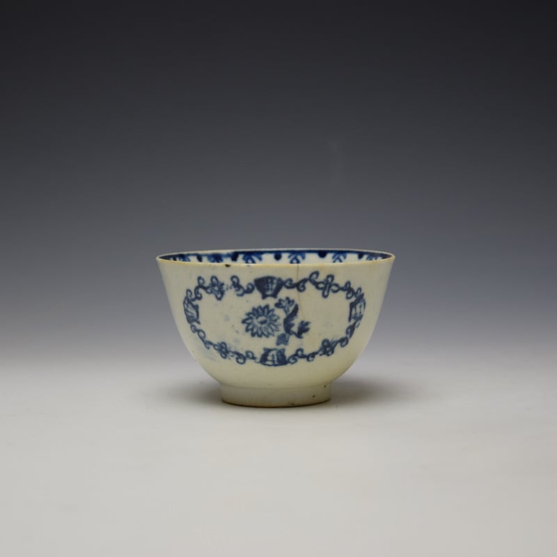 Liverpool John Pennington Scallop Shell and Flower Pattern Teabowl and Saucer c1780-85 (4)
