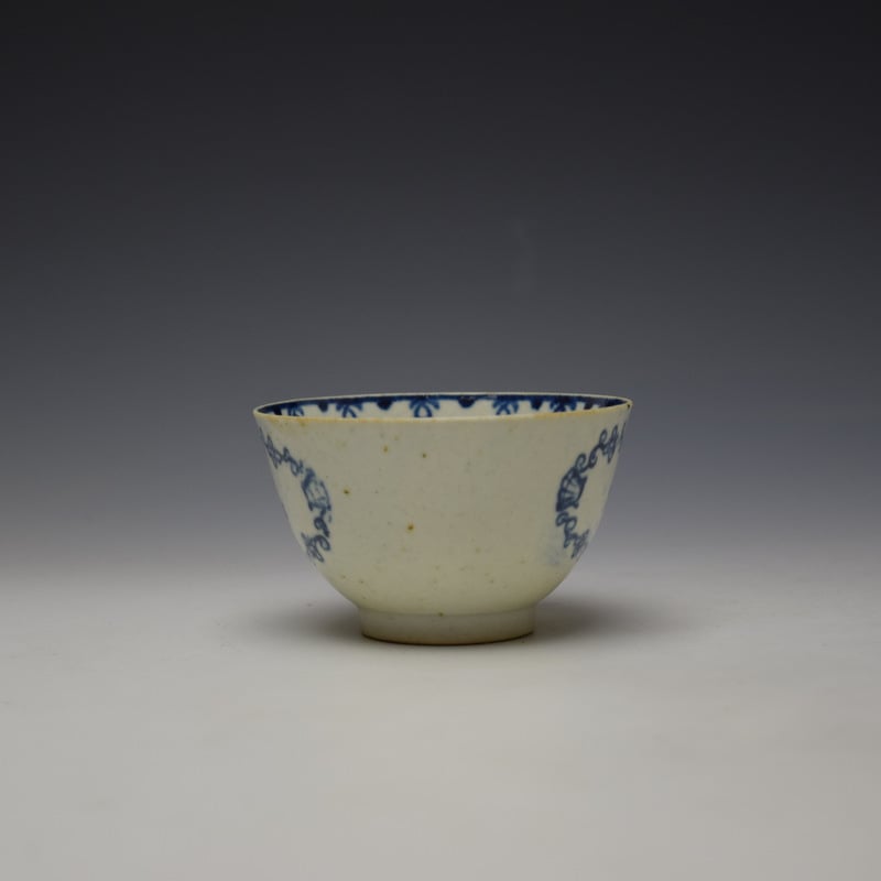Liverpool John Pennington Scallop Shell and Flower Pattern Teabowl and Saucer c1780-85 (5)