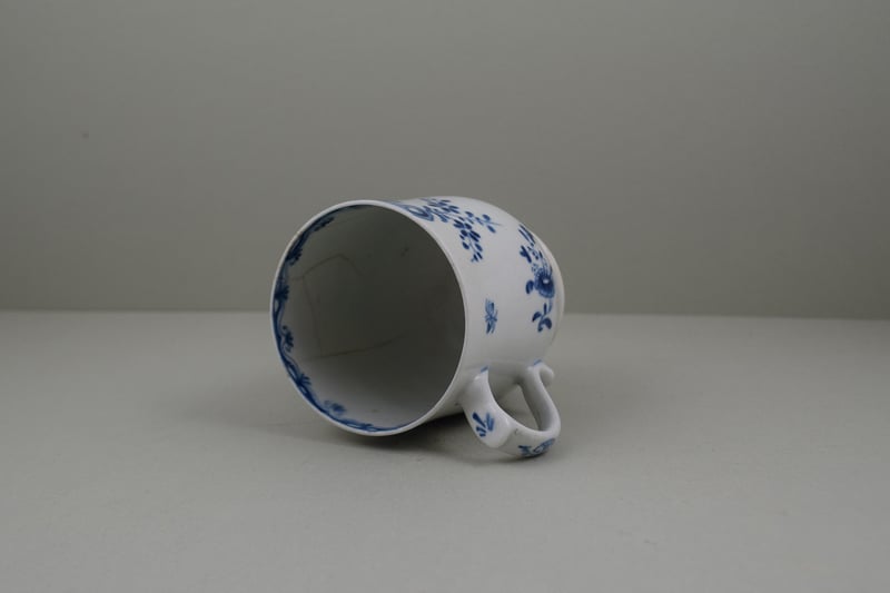 Lowestoft Porcelain Lady and Parasol Pattern Mug, C1762-65 (10)