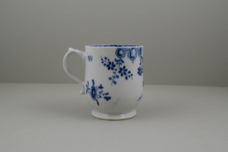 Lowestoft Porcelain Lady and Parasol Pattern Mug, C1762-65 (4)