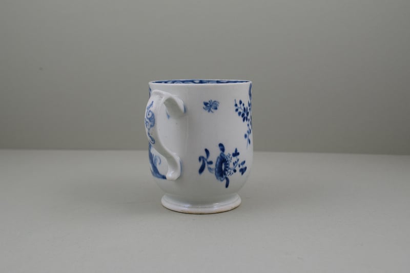 Lowestoft Porcelain Lady and Parasol Pattern Mug, C1762-65 (5)