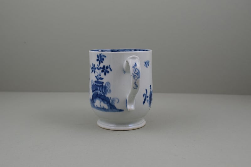 Lowestoft Porcelain Lady and Parasol Pattern Mug, C1762-65 (6)