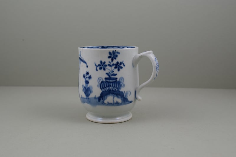 Lowestoft Porcelain Lady and Parasol Pattern Mug, C1762-65 (7)