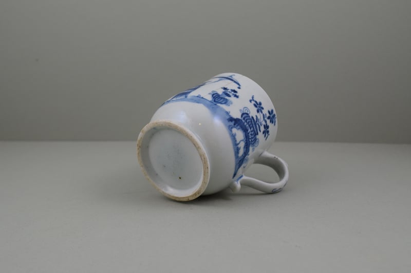 Lowestoft Porcelain Lady and Parasol Pattern Mug, C1762-65 (8)