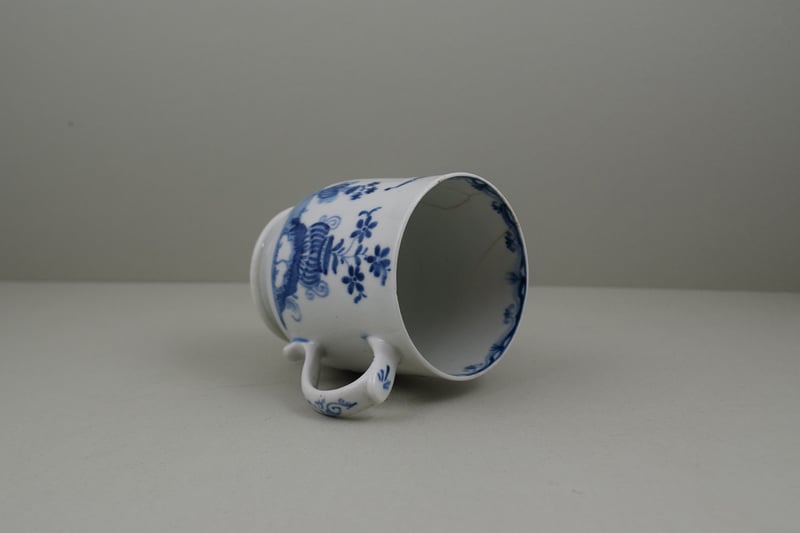 Lowestoft Porcelain Lady and Parasol Pattern Mug, C1762-65 (9)
