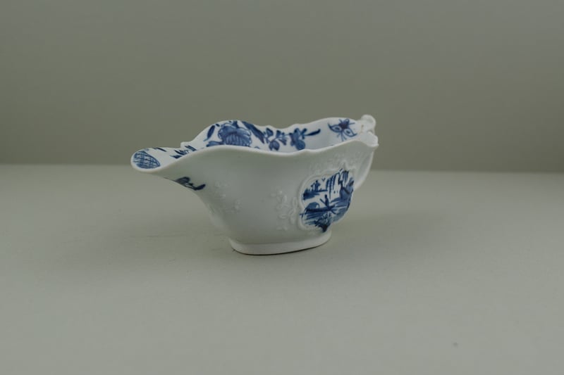 Worcester Porcelain Dr Wall Period The Boatman Pattern Low footed Sauceboat, C1755. 2
