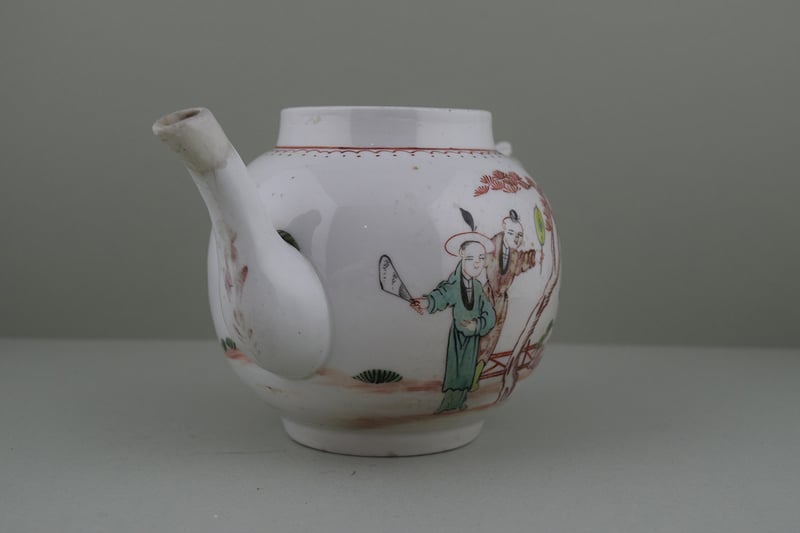 Bristol Mandarin Pattern teapot, C1774-81. b