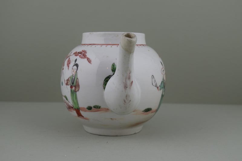Bristol Mandarin Pattern teapot, C1774-81. c