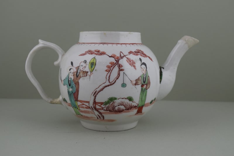 Bristol Mandarin Pattern teapot, C1774-81. e