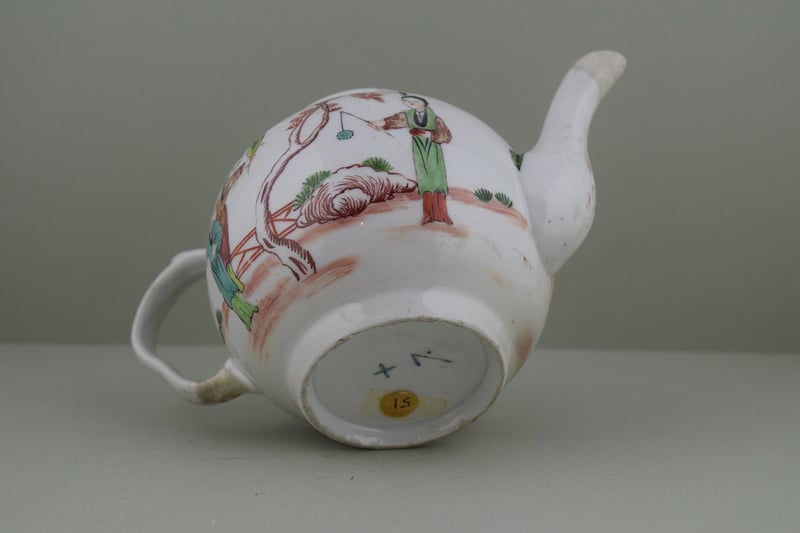 Bristol Mandarin Pattern teapot, C1774-81. j