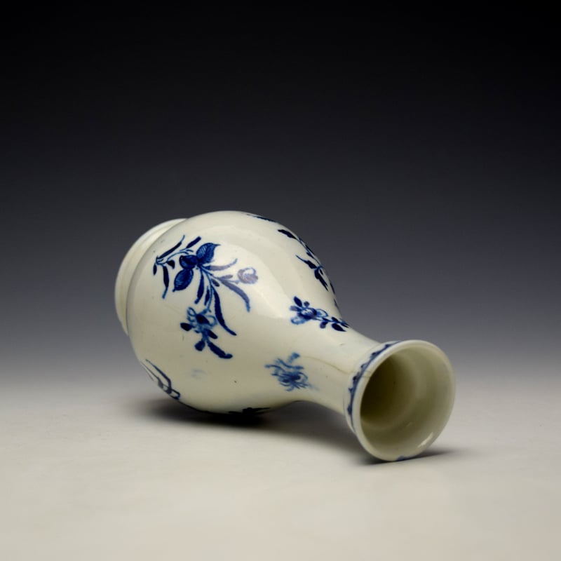 Lowestoft Broad Leaf and Flowering Vine Pattern Bottle Vase c1785 (6)