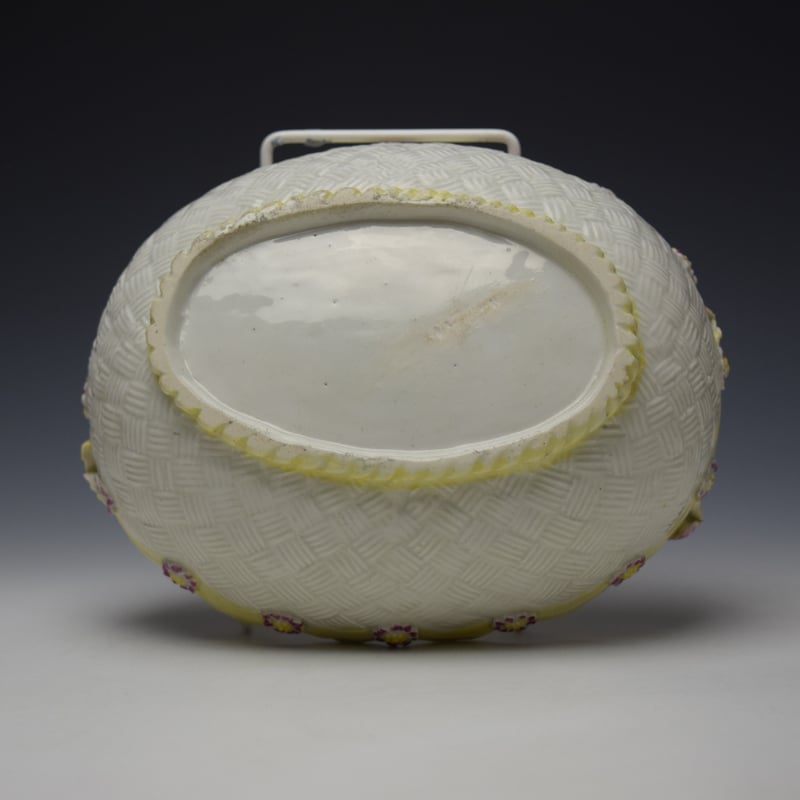 Derby hand painted polychrome birds pattern chestnut basket c1765 (8)
