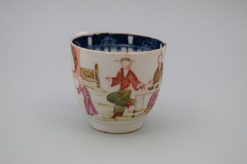 Lowestoft Porcelain Mandarin Nosy Neighbour Pattern Coffee Cup, C1768-70 (3)