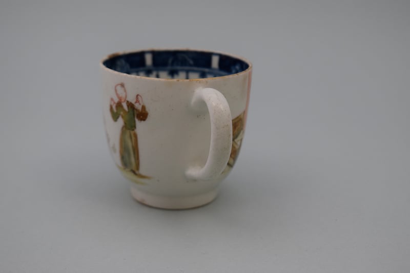 Lowestoft Porcelain Mandarin Nosy Neighbour Pattern Coffee Cup, C1768-70 (6)