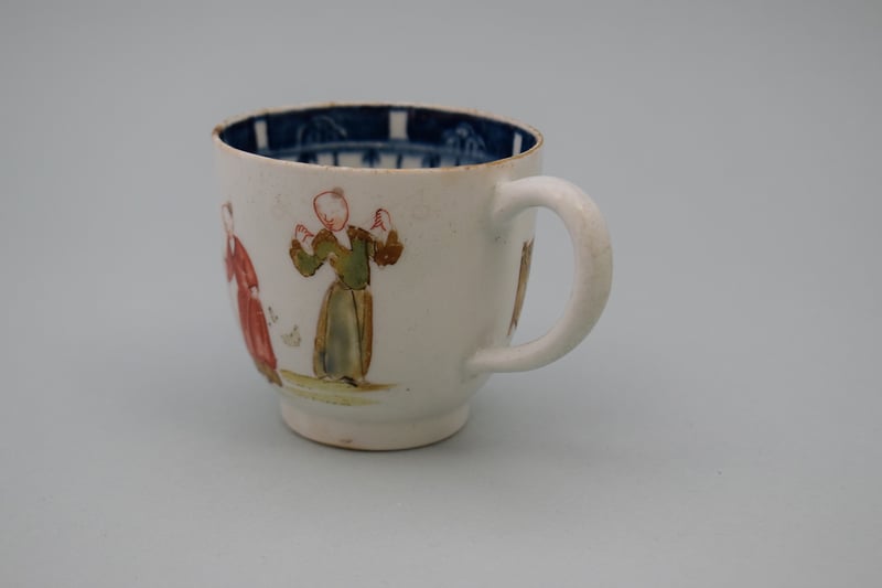 Lowestoft Porcelain Mandarin Nosy Neighbour Pattern Coffee Cup, C1768-70 (7)