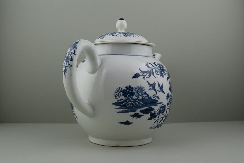 Worcester porcelain Fence pattern Punch pot and cover, C1765-85. f