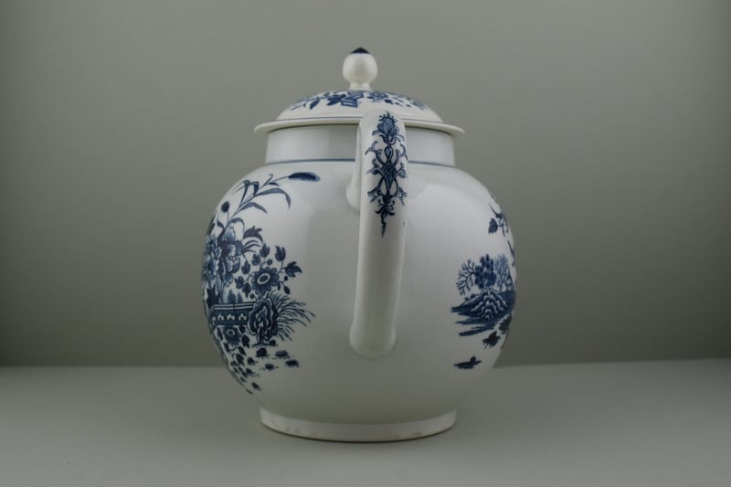 Worcester porcelain Fence pattern Punch pot and cover, C1765-85. g
