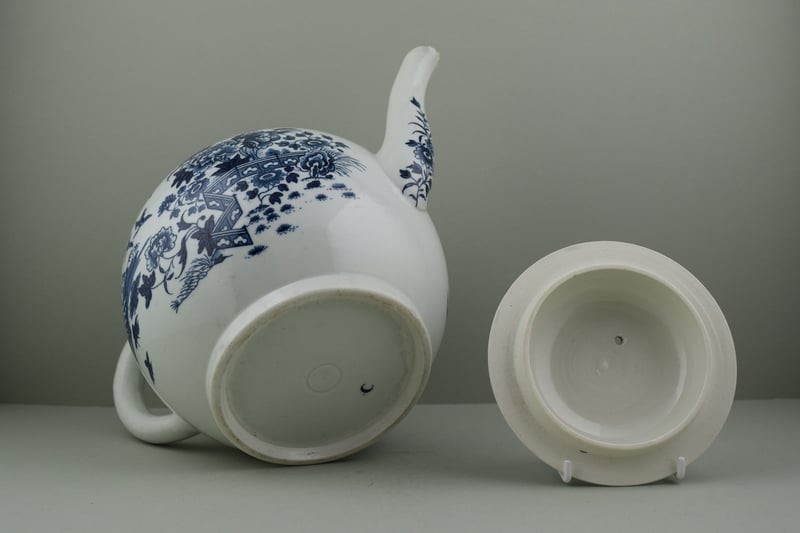 Worcester porcelain Fence pattern Punch pot and cover, C1765-85. j