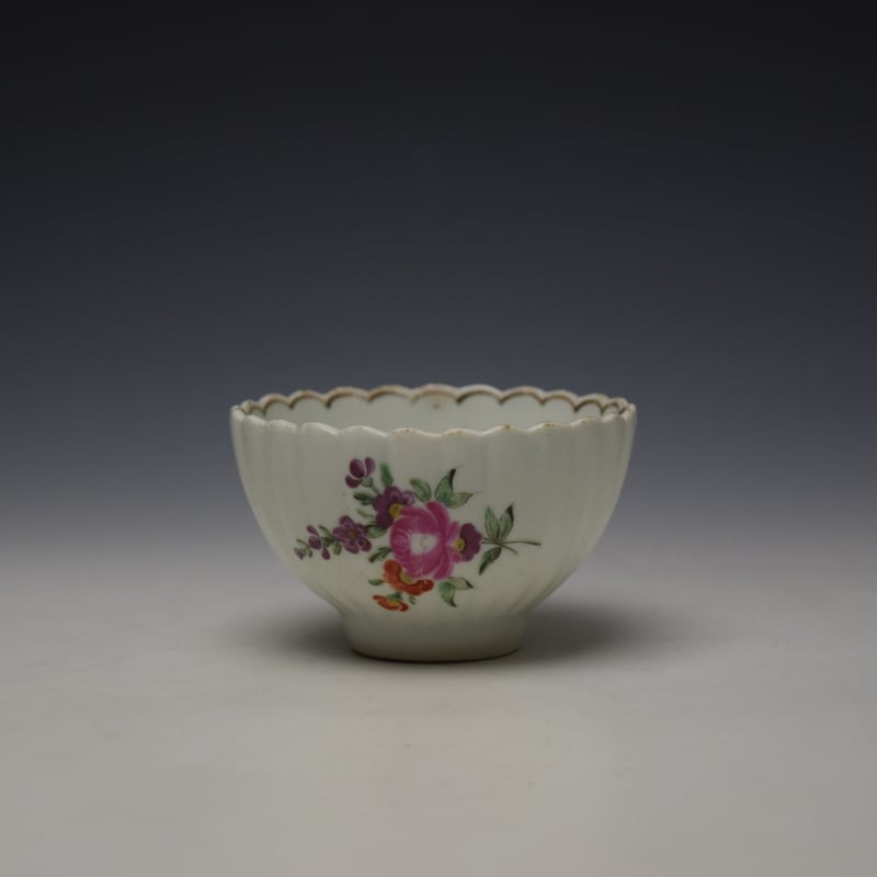 Lowestoft fluted floral teabowl and saucer c1785-90 (2)