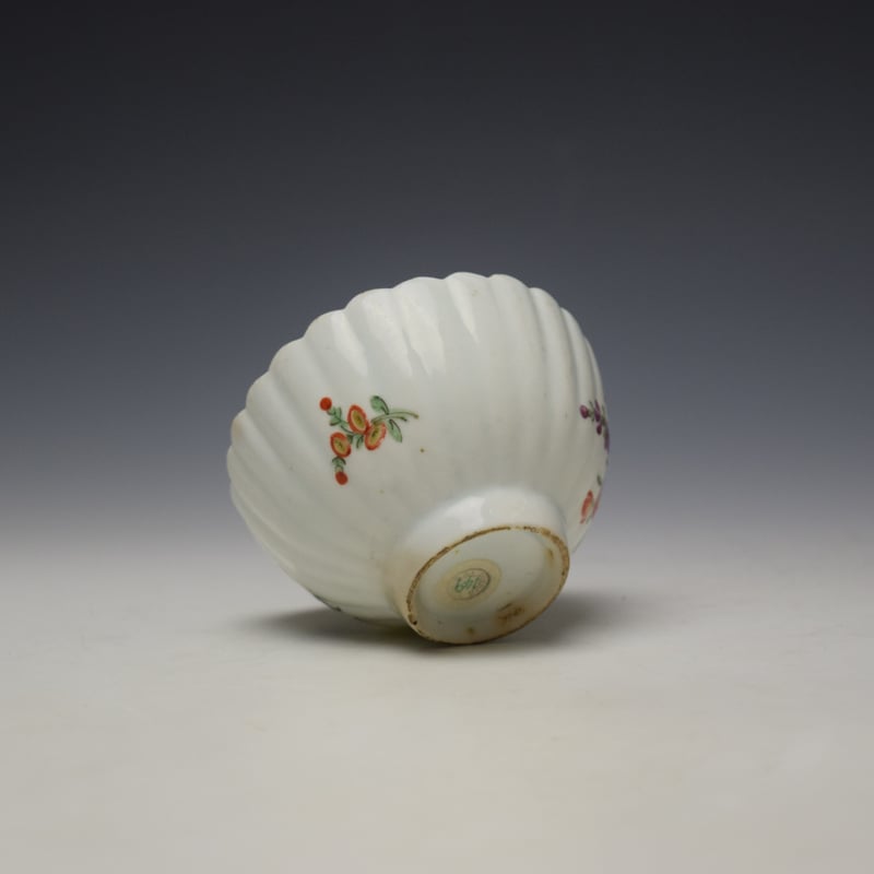 Lowestoft fluted floral teabowl and saucer c1785-90 (7)
