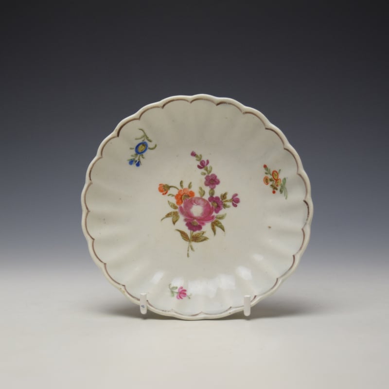 Lowestoft fluted floral teabowl and saucer c1785-90 (8)