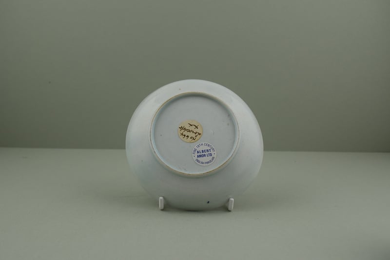 bow-porcelain-golfer-and-caddy-pattern-teabowl-and-saucer-c1750-j
