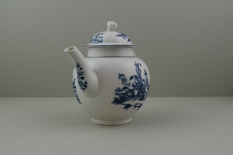 Worcester Porcelain Dr Wall La Terre Pattern Teapot and Cover, C1775. b