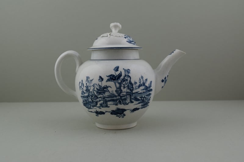 Worcester Porcelain Dr Wall La Terre Pattern Teapot and Cover, C1775. e