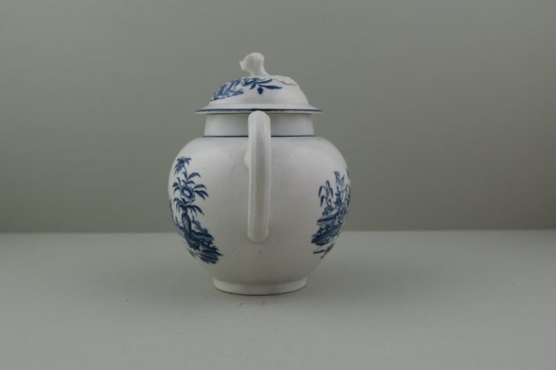 Worcester Porcelain Dr Wall La Terre Pattern Teapot and Cover, C1775. g