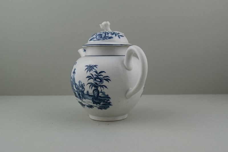 Worcester Porcelain Dr Wall La Terre Pattern Teapot and Cover, C1775. h