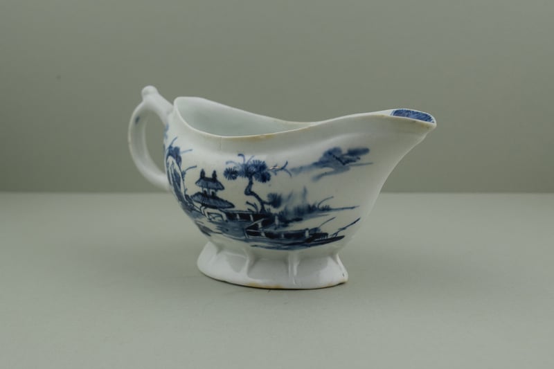 longton-hall-porcelain-pagoda-and-zig-zag-fence-pattern-sauceboat-c1753-5-d
