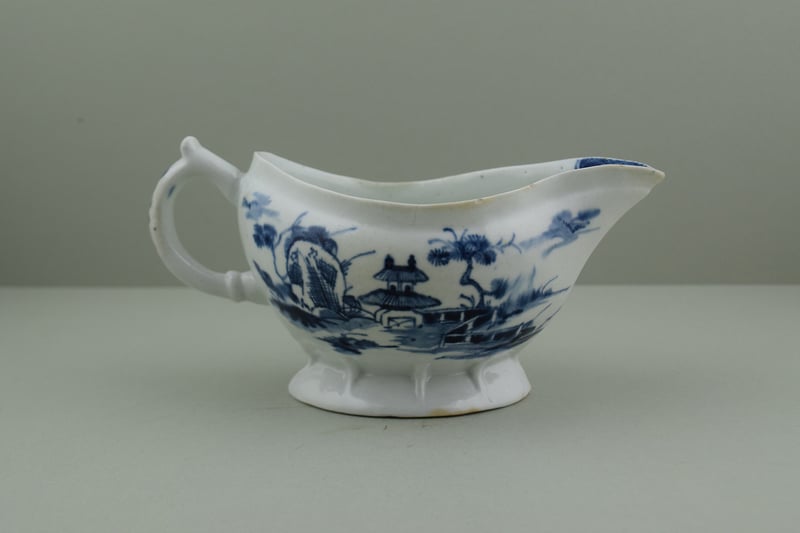 longton-hall-porcelain-pagoda-and-zig-zag-fence-pattern-sauceboat-c1753-5-e