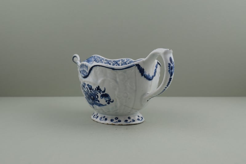 bow-porcelain-molded-flower-spays-pattern-sauceboat-c1760-65-h