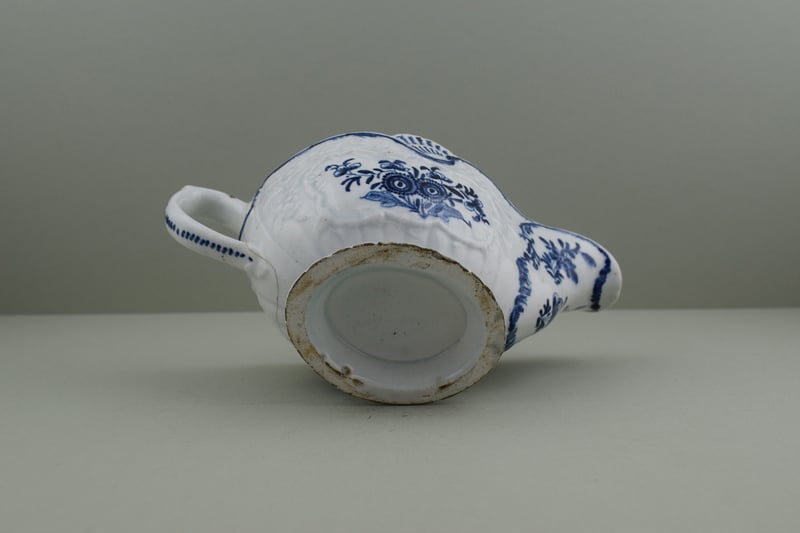 bow-porcelain-molded-flower-spays-pattern-sauceboat-c1760-65-j
