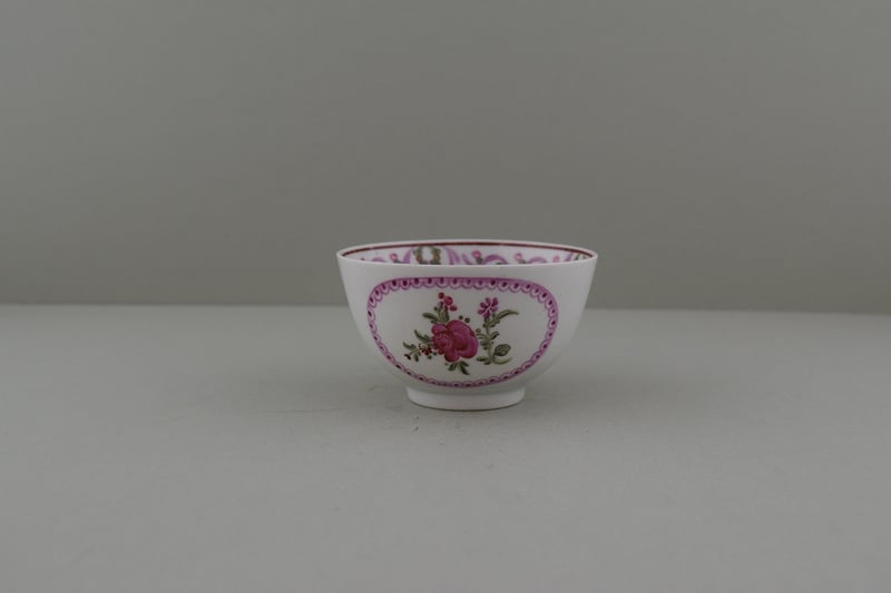 Lowestoft Porcelain Pink Rose Within a Border Pattern Teabowl and Saucer, C1780-90. b