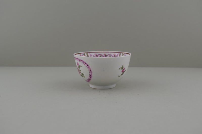 Lowestoft Porcelain Pink Rose Within a Border Pattern Teabowl and Saucer, C1780-90. f