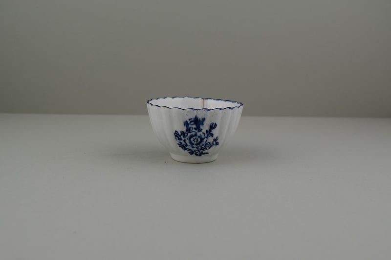 Rare Lowestoft Porcelain Fluted Flower Spays Pattern Trio, C1780 b