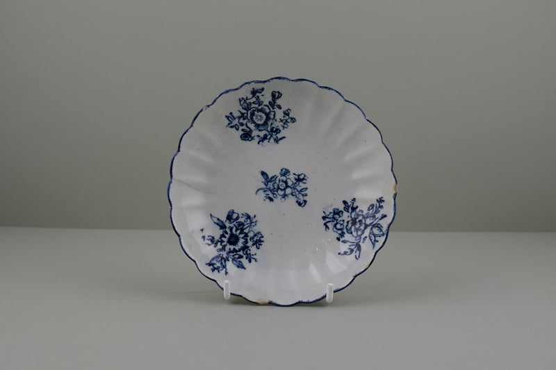 Rare Lowestoft Porcelain Fluted Flower Spays Pattern Trio, C1780 s