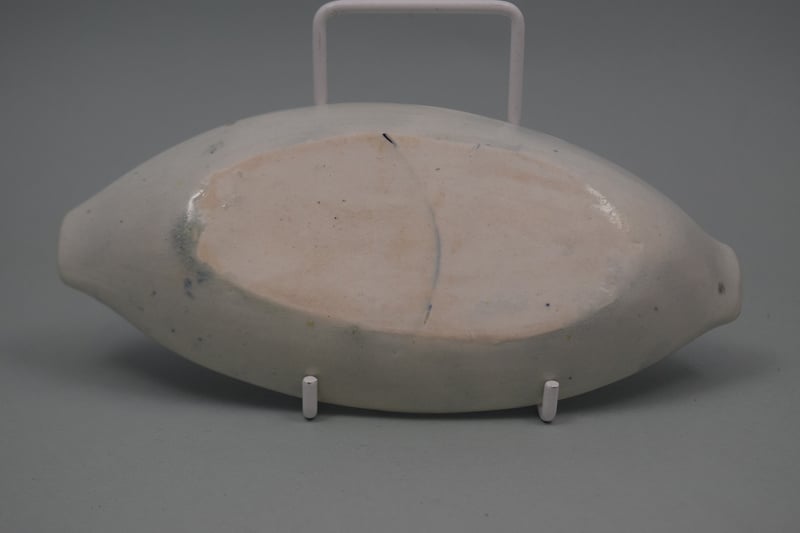 Liverpool Porcelain Seth Pennington fisherman Pattern Spoon Tray, c1790 (2)