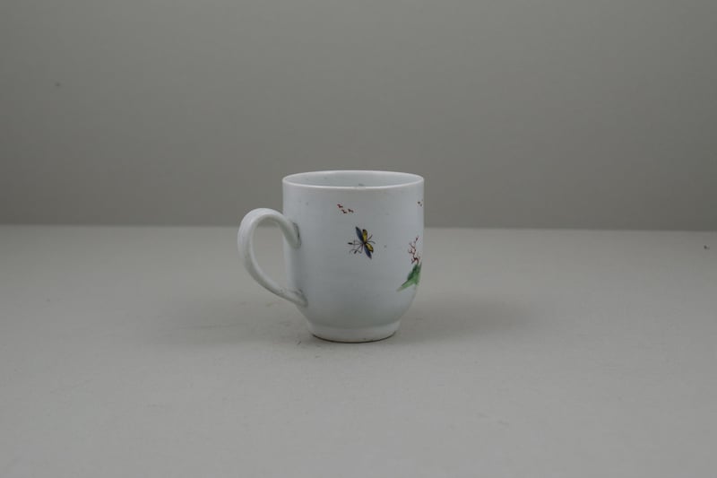 Liverpool Porcelain Richard Chaffers Mandarin Lady by a Table Pattern Coffee Cup, C1760-65 (4)