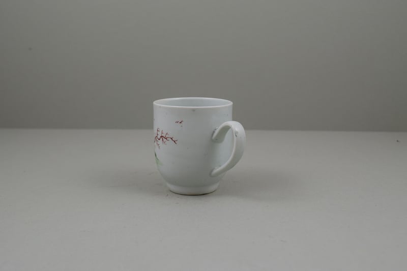 Liverpool Porcelain Richard Chaffers Mandarin Lady by a Table Pattern Coffee Cup, C1760-65 (6)