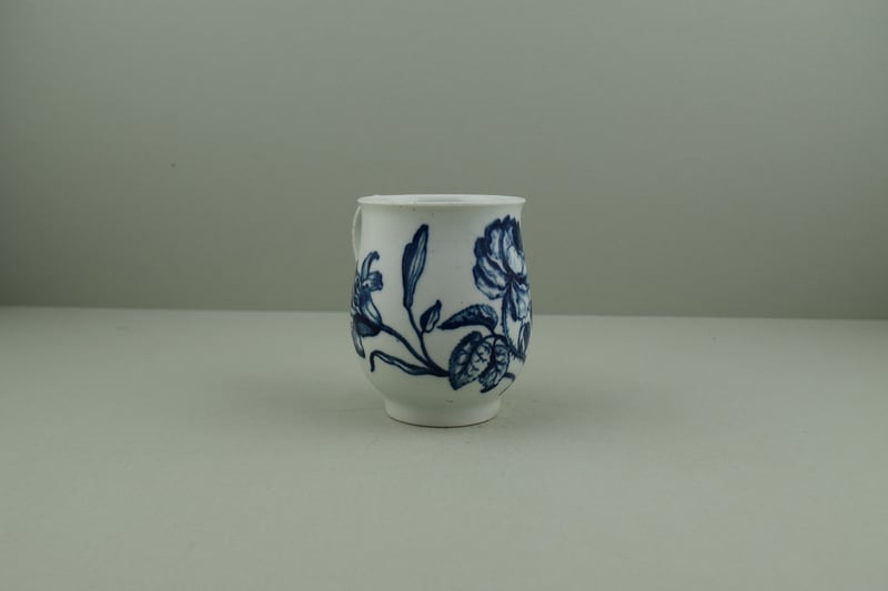 worcester-porcelain-small-size-bell-shape-thorny-rose-pattern-mug-c