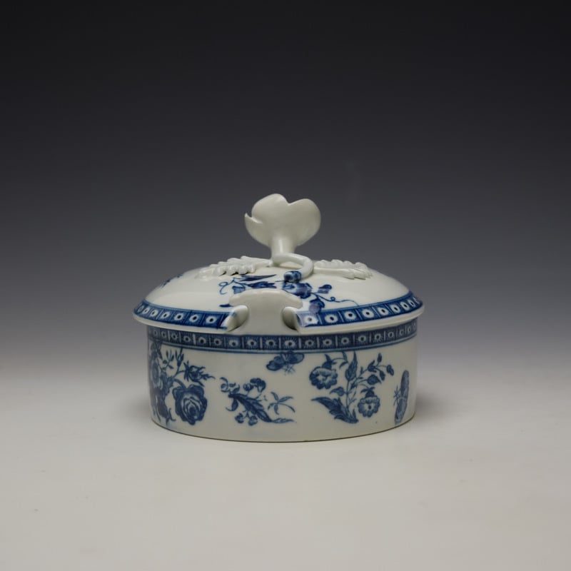 Caughley Three Flowers Pattern Buttertub Cover and Stand c1775-78 (2)