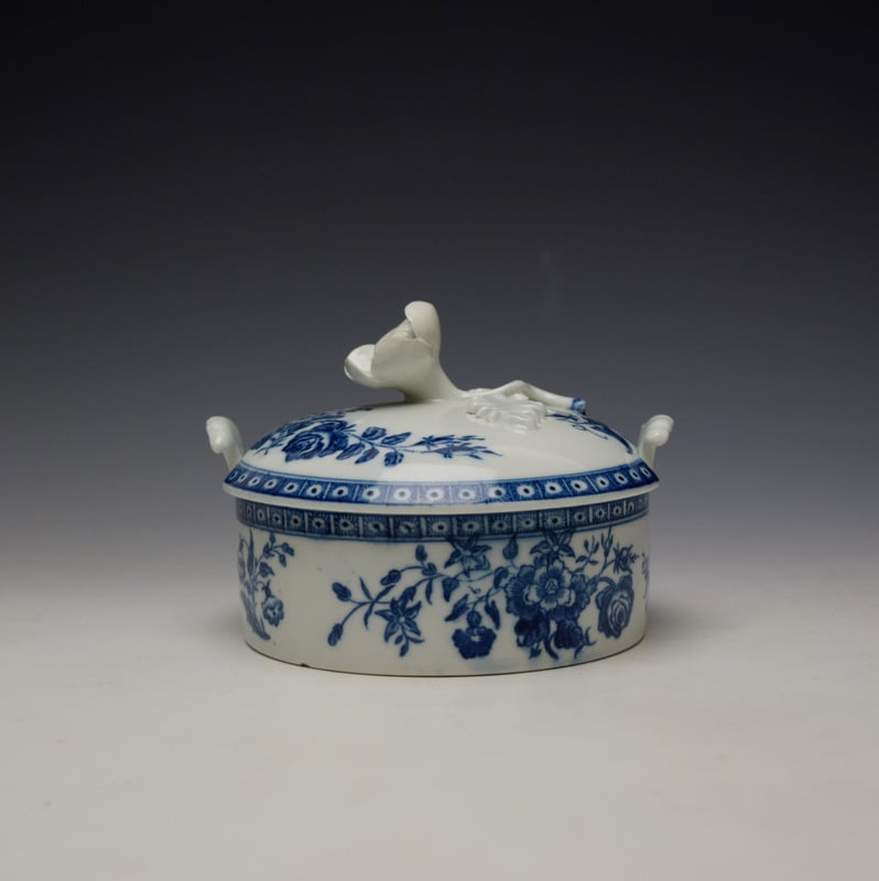 Caughley Three Flowers Pattern Buttertub Cover and Stand c1775-78 (3)