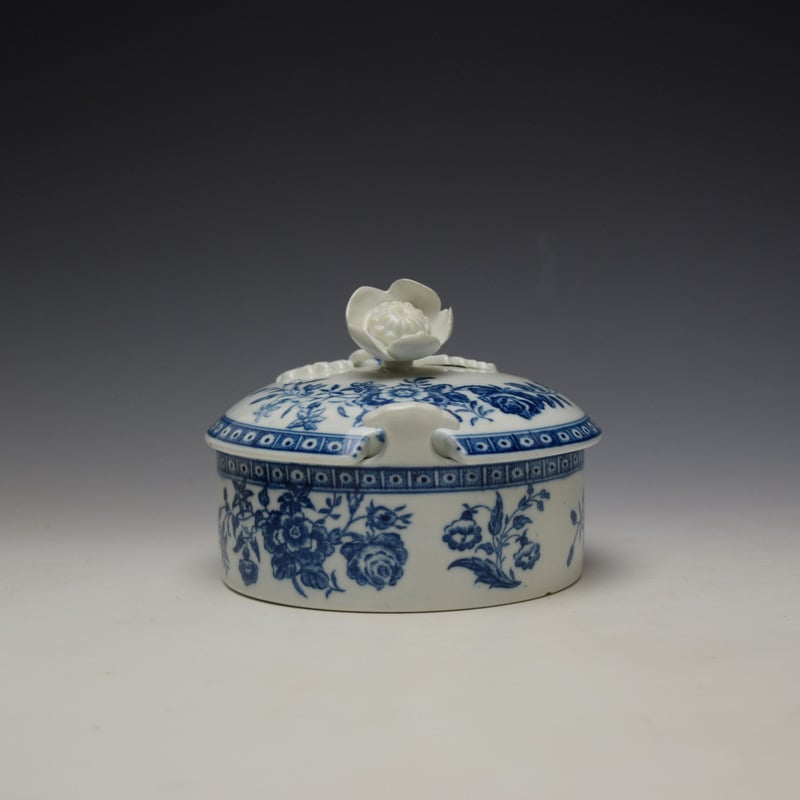 Caughley Three Flowers Pattern Buttertub Cover and Stand c1775-78 (4)