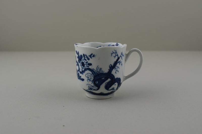 Worcester porcelain Indented rim Prunus root coffee cup C1752 1