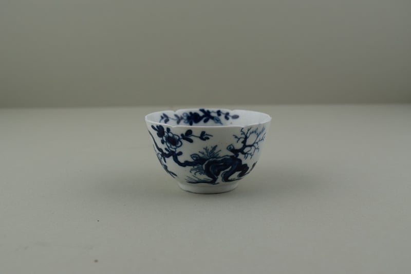 Worcester porcelain Indented rim Prunus root teabowl C1752 1