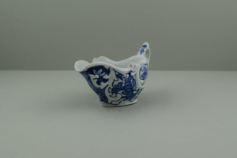 vauxhall-porcelain-molded-sauceboat-c1758-60-b