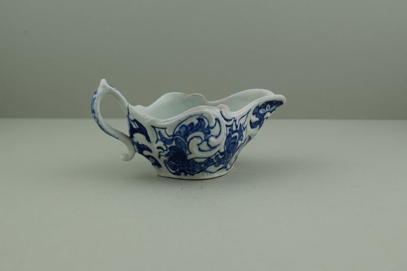 vauxhall-porcelain-molded-sauceboat-c1758-60-e