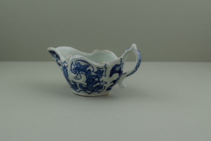vauxhall-porcelain-molded-sauceboat-c1758-60-g